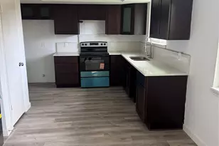 13722 New Village Ln, Sugar Land, TX 77498 - Photo 10