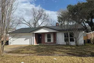 13722 New Village Ln, Sugar Land, TX 77498 - Photo 2