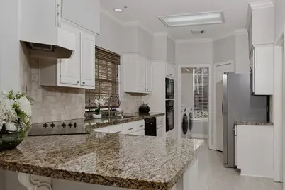 31 N Duskwood Place, The Woodlands, TX 77381 - Photo 8
