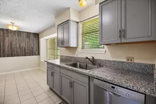 9718 Shady Tree Ln, Houston, TX 77086 - Photo 8
