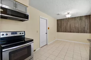 9718 Shady Tree Ln, Houston, TX 77086 - Photo 10