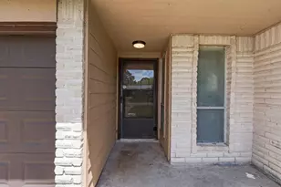 9718 Shady Tree Ln, Houston, TX 77086 - Photo 2