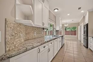 128 Island Breeze Cir, League City, TX 77573 - Photo 12