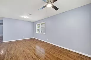 11226 Huggins Dr, Houston, TX 77035 - Photo 18