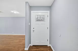 11226 Huggins Dr, Houston, TX 77035 - Photo 6
