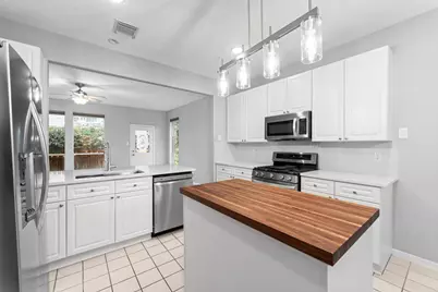 17 E Willowwood Court, The Woodlands, TX 77381 - Photo 12