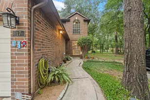 17 E Willowwood Ct, The Woodlands, TX 77381 - Photo 2