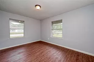 5431 Willow Glen Dr, Houston, TX 77033 - Photo 12