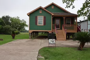 6717 Hawthorne Rd, Hitchcock, TX 77563 - Photo 2