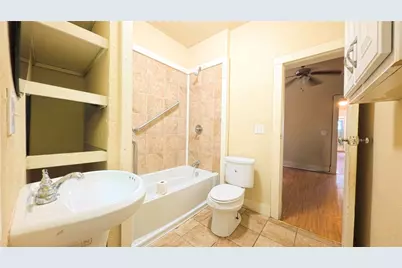 3121 Avenue N 1/2, Galveston, TX 77550 - Photo 10