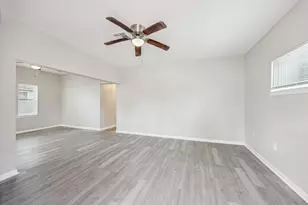 710 E Magnolia St, Angleton, TX 77515 - Photo 2