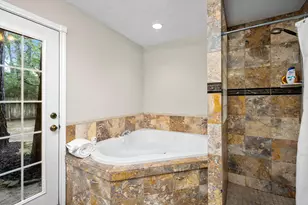 2 Amber Fire Pl, The Woodlands, TX 77381 - Photo 10