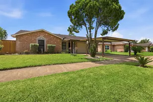 5065 E Ridge Creek Dr, Houston, TX 77053 - Photo 2