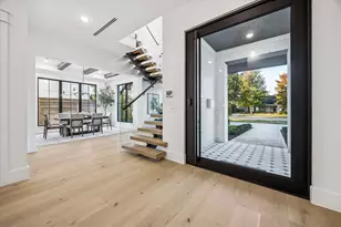 431 W 30th St, Houston, TX 77018 - Photo 2