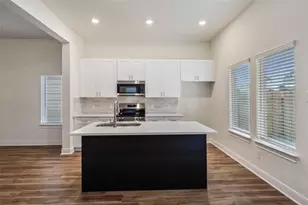 408 W Marlin St, Willis, TX 77378 - Photo 6