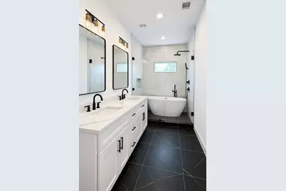 2213 Brackenridge #B, Houston, TX 77026 - Photo 6