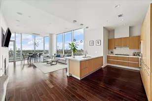 2727 Kirby Dr, Houston, TX 77098 - Photo 2