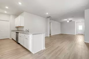 8212 Burnt Orchid Dr, Houston, TX 77016 - Photo 4