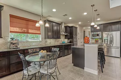 18 Shire Glen Place, The Woodlands, TX 77354 - Photo 12