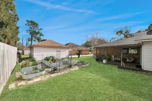 5838 Silver Frst Dr, Houston, TX 77092 - Photo 18