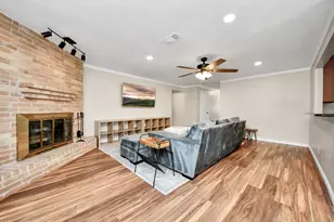 5838 Silver Frst Dr, Houston, TX 77092 - Photo 6