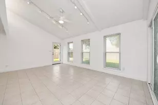 5838 Silver Frst Dr, Houston, TX 77092 - Photo 10
