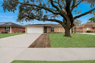 5838 Silver Frst Dr, Houston, TX 77092 - Photo 2