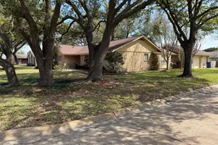 1531 17th Ave N, Texas City, TX 77590 - Photo 2