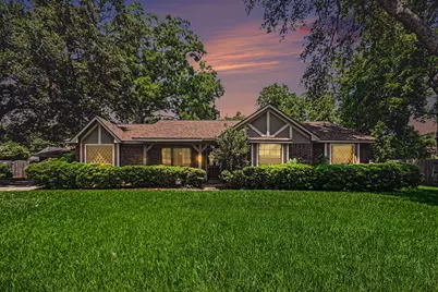 62 Daffodil Court, Lake Jackson, TX 77566 - Photo 1