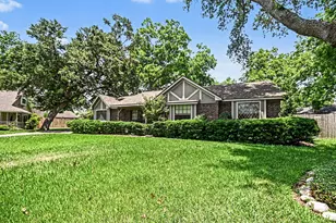 62 Daffodil Ct, Lake Jackson, TX 77566 - Photo 4