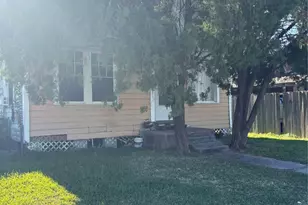 1564 Godwin St, Houston, TX 77023 - Photo 2