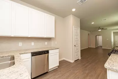 14042 Chinook Drive, Conroe, TX 77384 - Photo 8