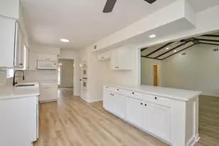 10623 Longmont Dr, Houston, TX 77042 - Photo 16