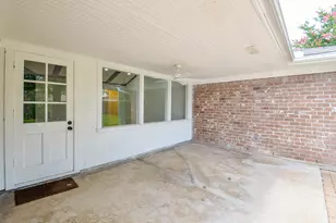 10623 Longmont Dr, Houston, TX 77042 - Photo 34