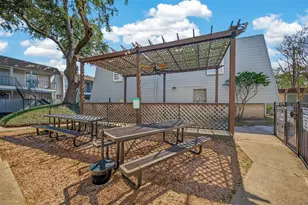 5929 Queensloch Dr, Houston, TX 77096 - Photo 24