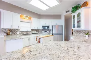 423 Hana Dr, Tiki Island, TX 77554 - Photo 12