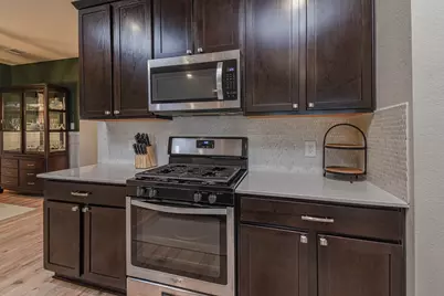 13009 Oleander Bay Lane, Texas City, TX 77568 - Photo 10