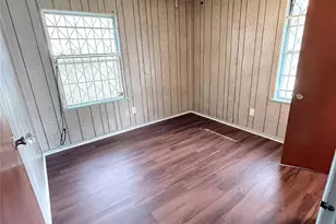 5639 Heron Dr, Houston, TX 77033 - Photo 8