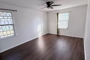 5639 Heron Dr, Houston, TX 77033 - Photo 12