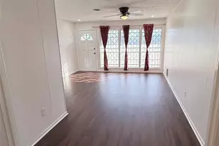 5639 Heron Dr, Houston, TX 77033 - Photo 1