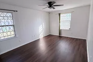 5639 Heron Dr, Houston, TX 77033 - Photo 12