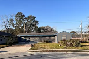 5639 Heron Dr, Houston, TX 77033 - Photo 2