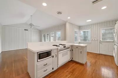 4807 Creekbend Drive, Houston, TX 77035 - Photo 18