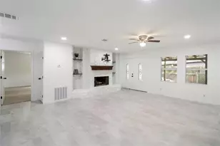 527 Gardenia St, Lake Jackson, TX 77566 - Photo 6