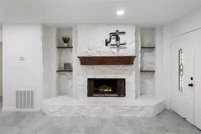 527 Gardenia Street, Lake Jackson, TX 77566 - Photo 6