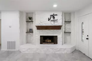 527 Gardenia St, Lake Jackson, TX 77566 - Photo 6