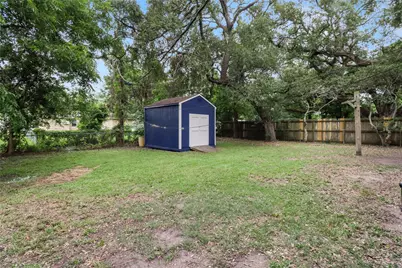 527 Gardenia Street, Lake Jackson, TX 77566 - Photo 4