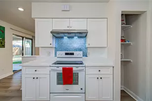 5926 Ettrick Dr, Houston, TX 77035 - Photo 16