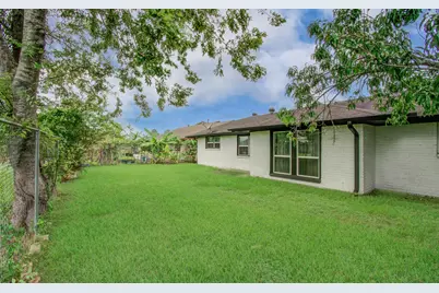 1327 Fallbrook Drive, Houston, TX 77038 - Photo 34