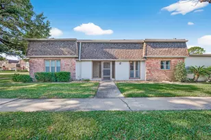 2819 Camelot Ln, Missouri City, TX 77459 - Photo 2